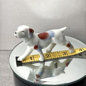 Pointer vintage dog figurine 3.5” x 2” x 1” white with brown and blue
